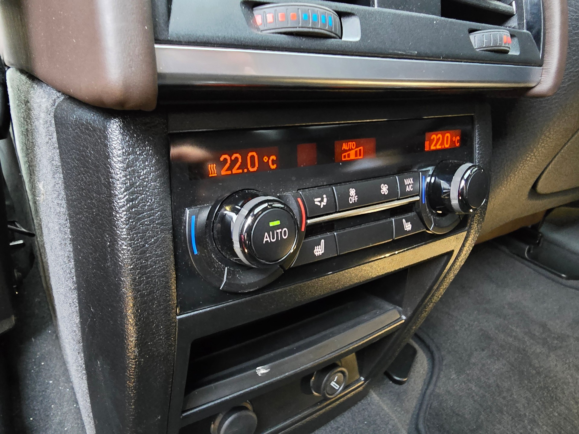 BMW X5 xDrive 50i Steptronic-image-8