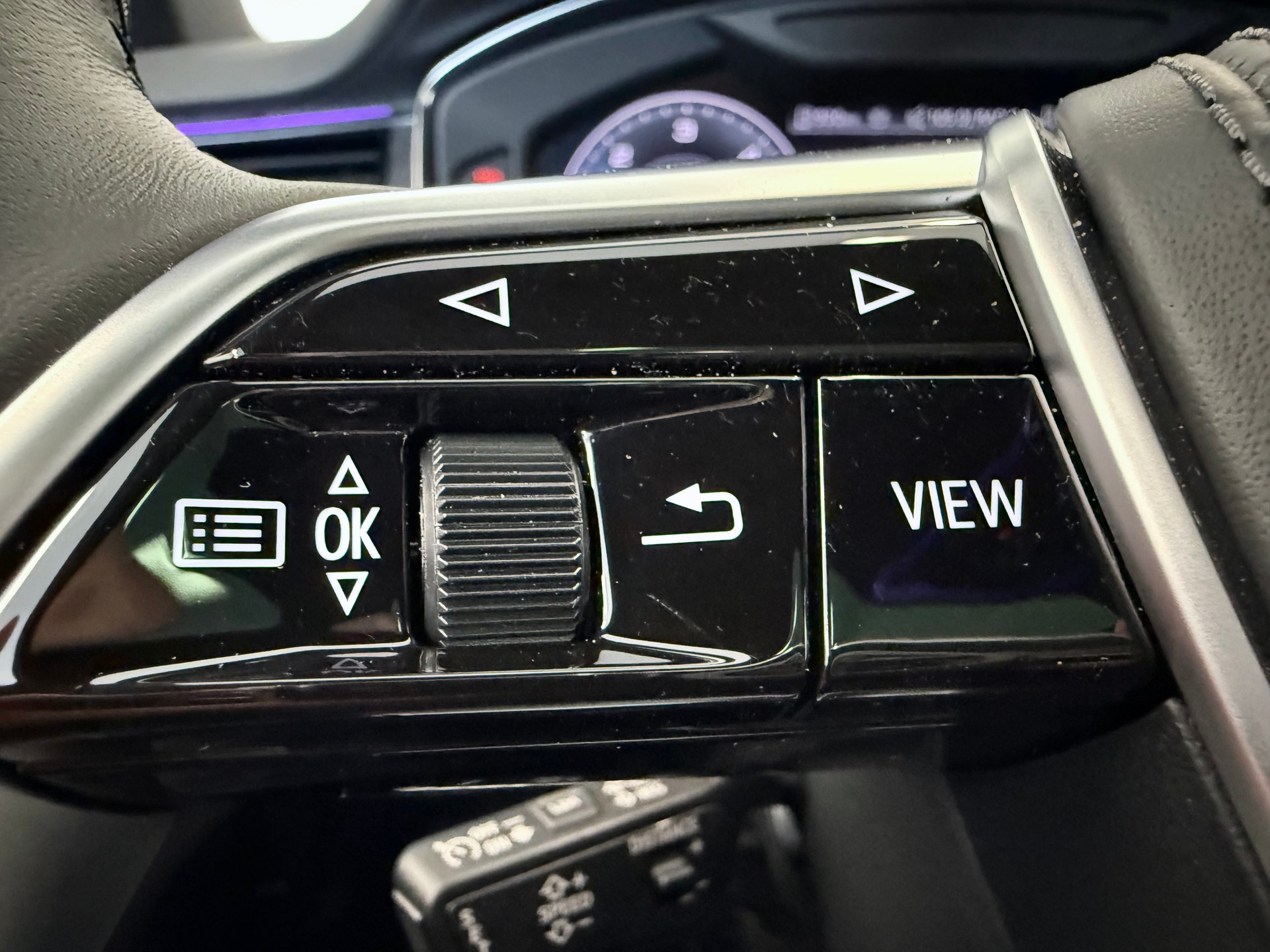 AUDI A8 50 TDI quattro tiptronic-image-27