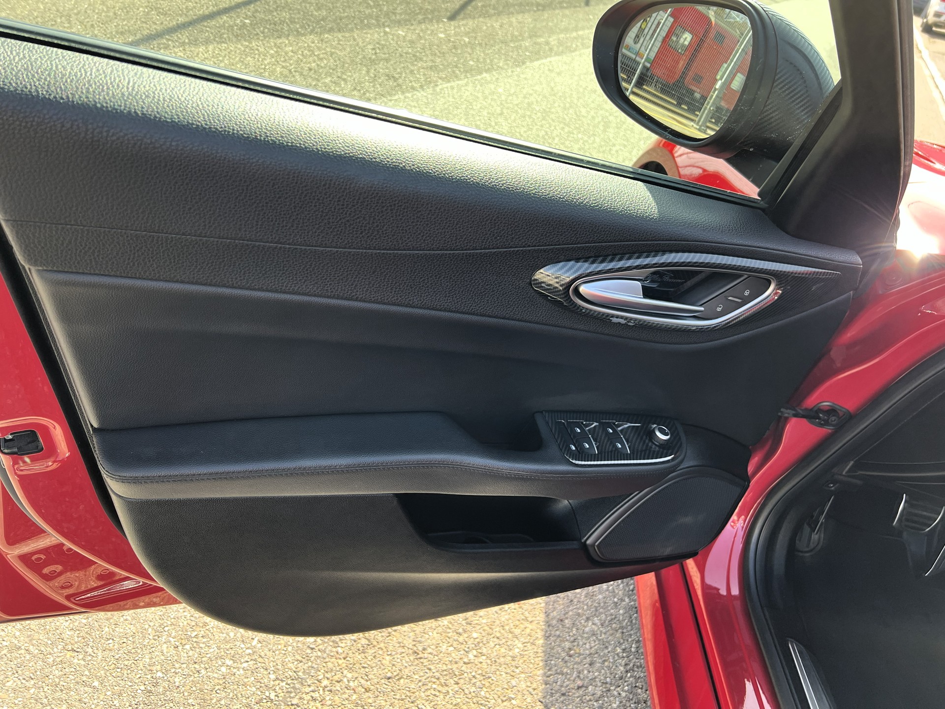 ALFA ROMEO Giulia 2.2 JTDM Veloce Q4 Automatic-image-21