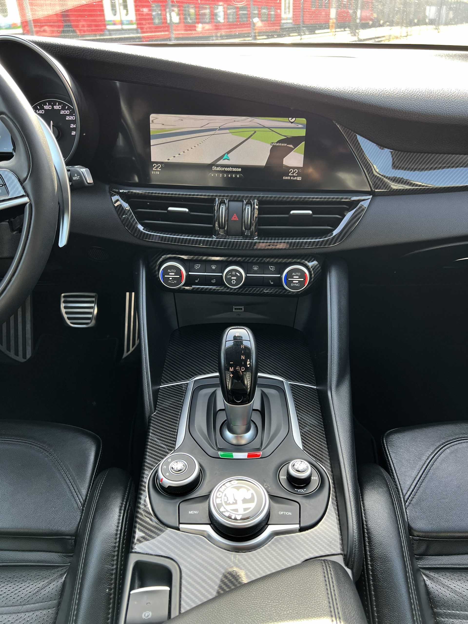 ALFA ROMEO Giulia 2.2 JTDM Veloce Q4 Automatic-image-23