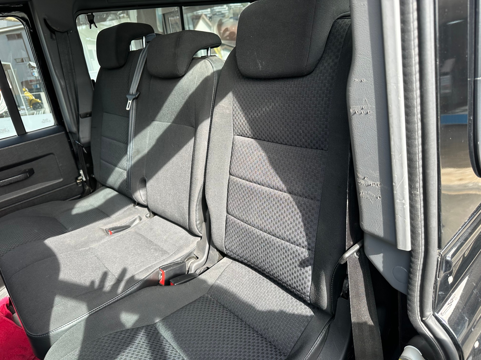 LAND ROVER Defender 110 2.2 TD4 Station Wagon-image-6