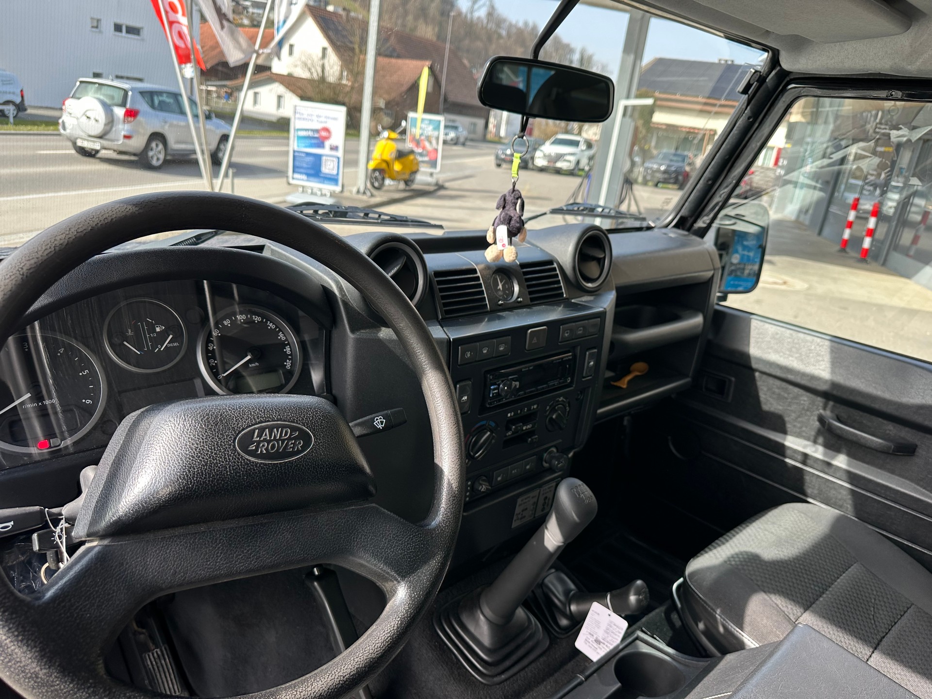 LAND ROVER Defender 110 2.2 TD4 Station Wagon-image-5