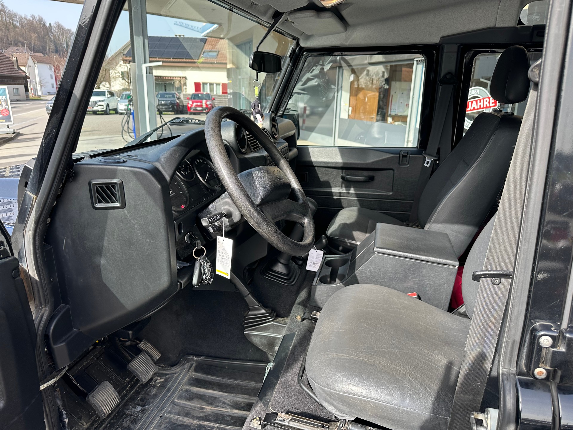 LAND ROVER Defender 110 2.2 TD4 Station Wagon-image-4
