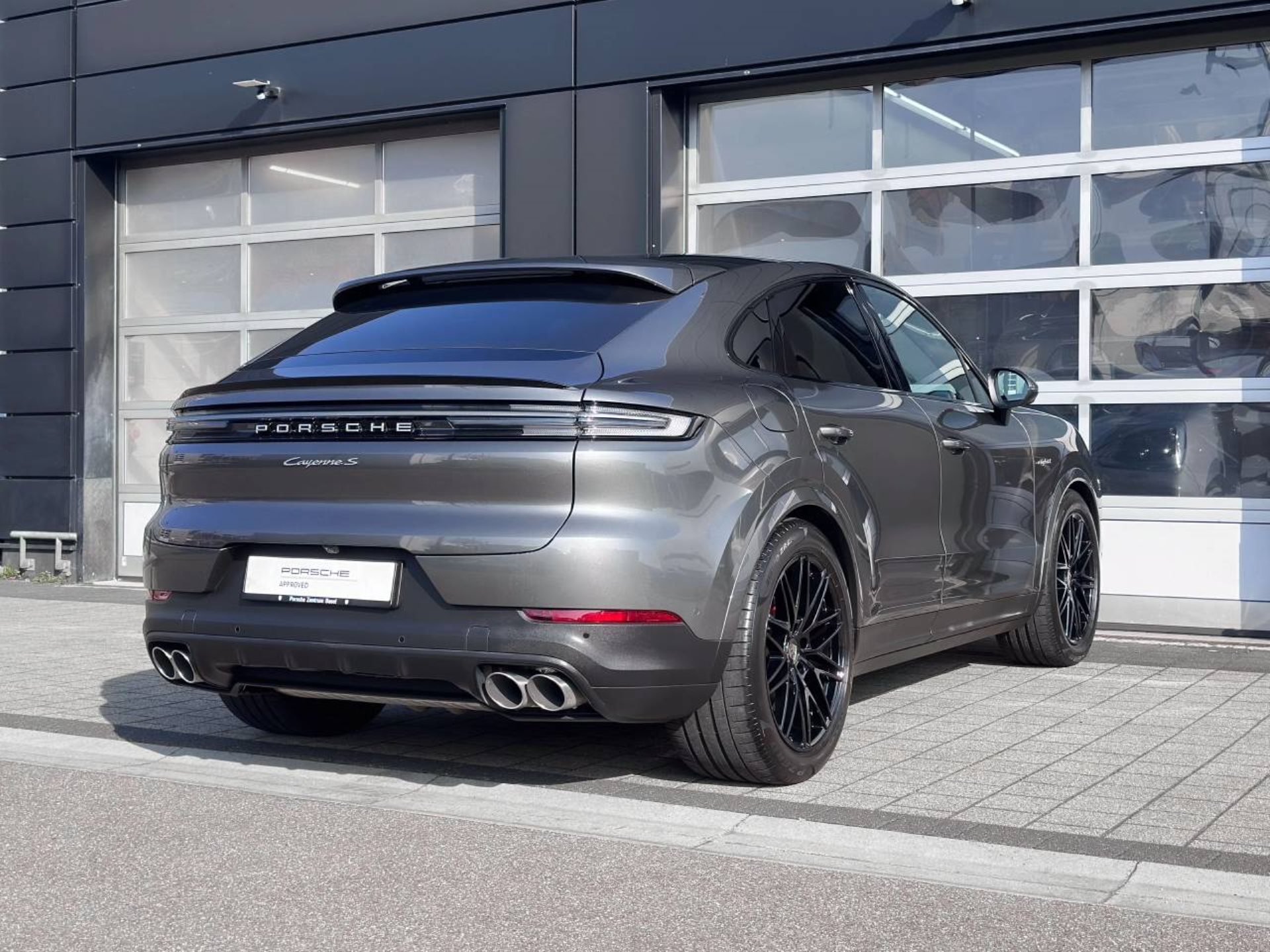 PORSCHE Cayenne S E-Hybrid Coupé-image-9
