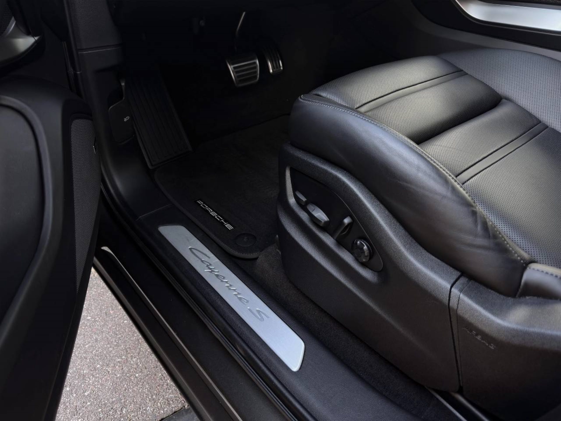 PORSCHE Cayenne S E-Hybrid Coupé-image-15