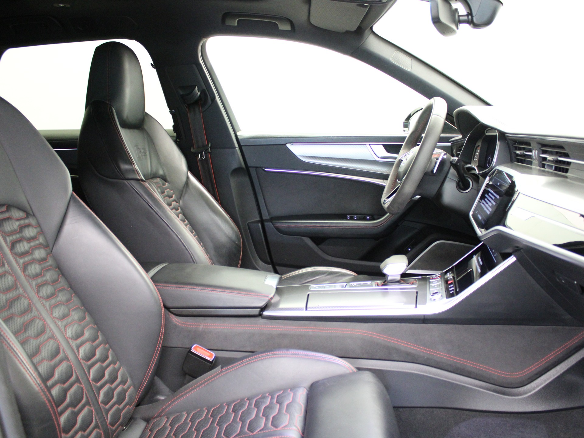 AUDI RS6 Avant 4.0 TFSI V8 quattro-image-6