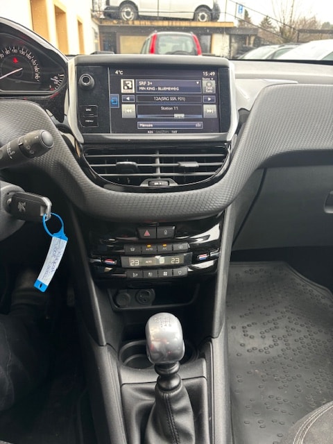 PEUGEOT 208 1.6 THP Allure-image-3