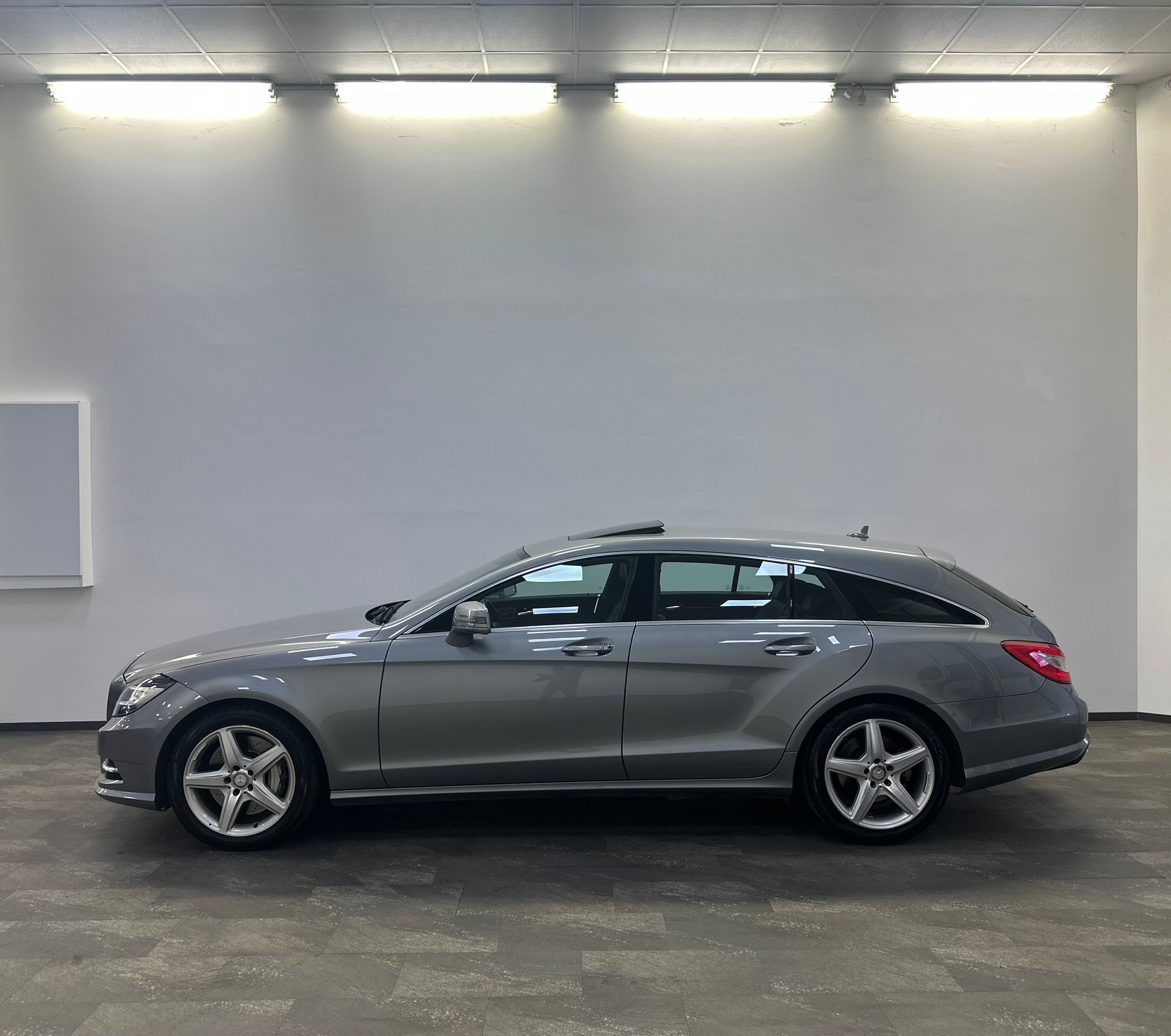 MERCEDES-BENZ CLS Shooting Brake 500 4Matic 7G-Tronic-showroom-element-2
