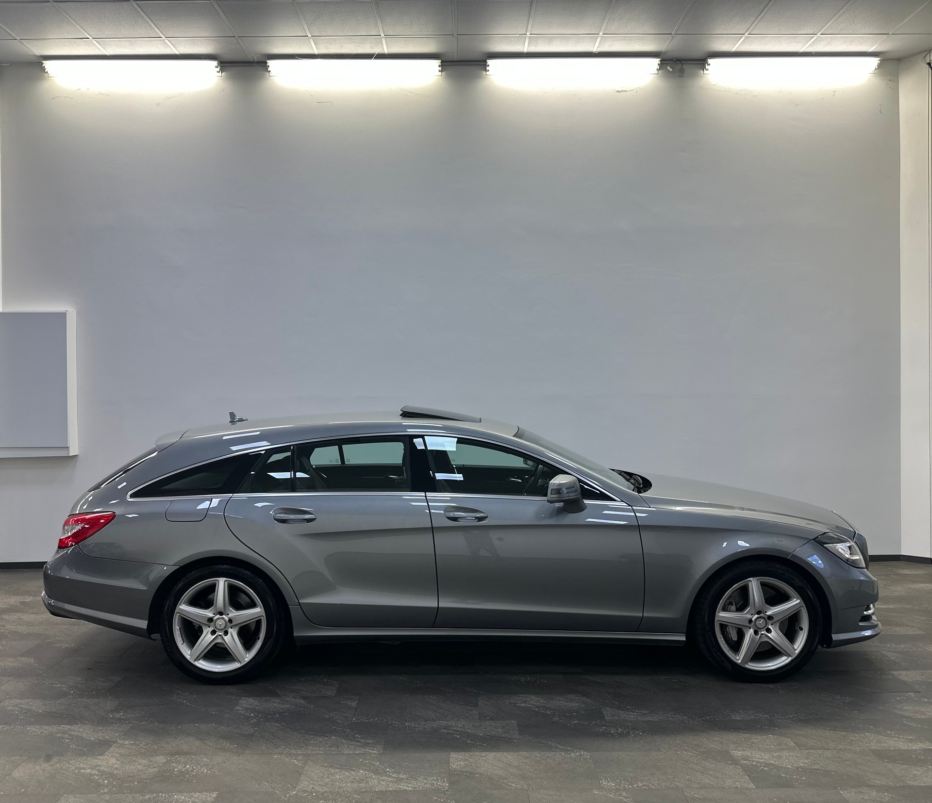 MERCEDES-BENZ CLS Shooting Brake 500 4Matic 7G-Tronic-image-9