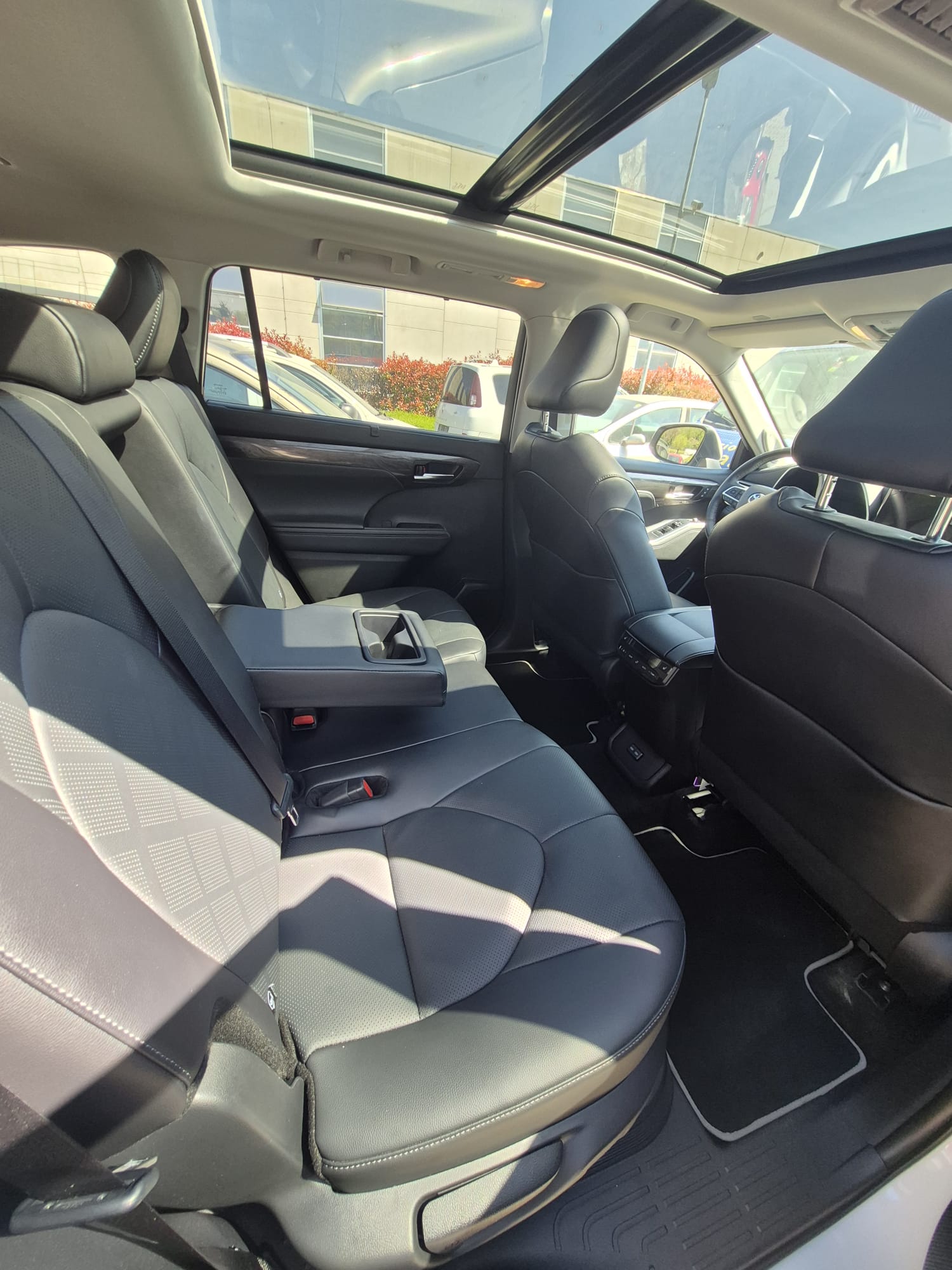 TOYOTA Highlander 2.5 HSD Premium e-CVT-image-11