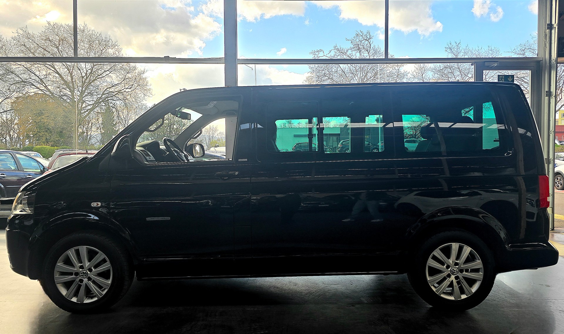 VW T5 Multivan 2.0 TDI CR Comfortline Match DSG-image-8