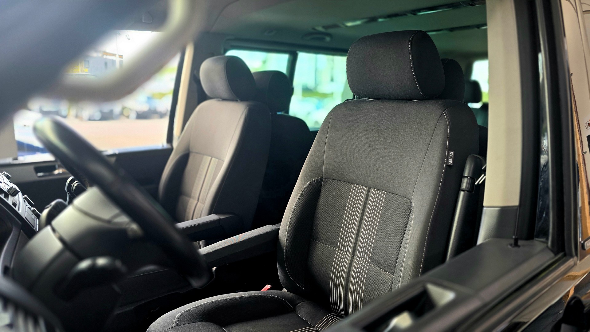VW T5 Multivan 2.0 TDI CR Comfortline Match DSG-image-11
