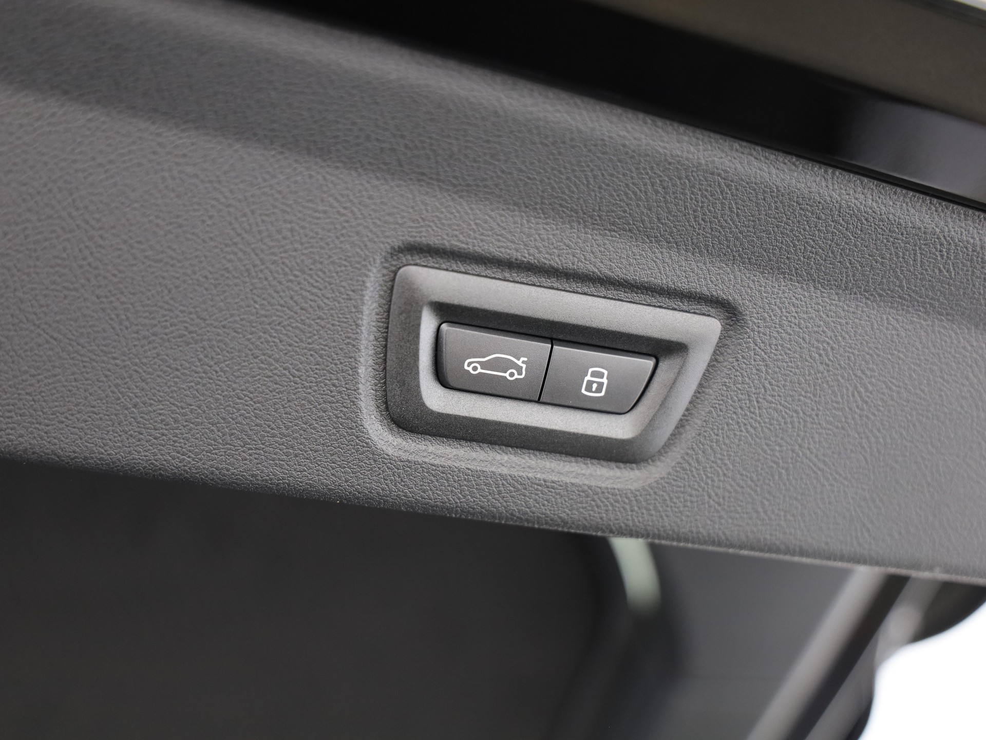 BMW i4 M60-image-8