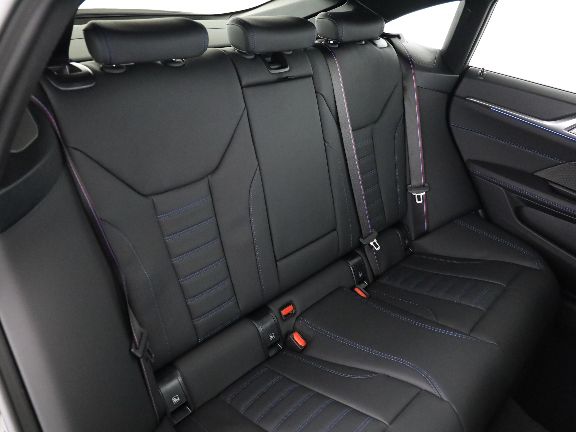 BMW i4 M60-image-14