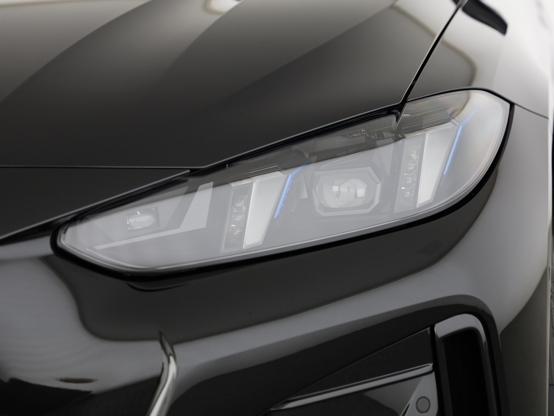 BMW i4 M60-image-5