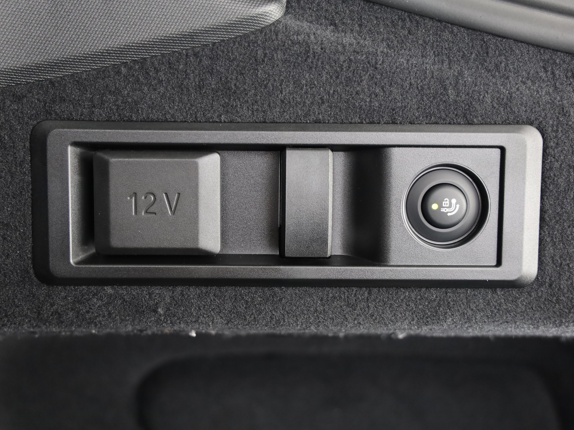 BMW i4 M60-image-7