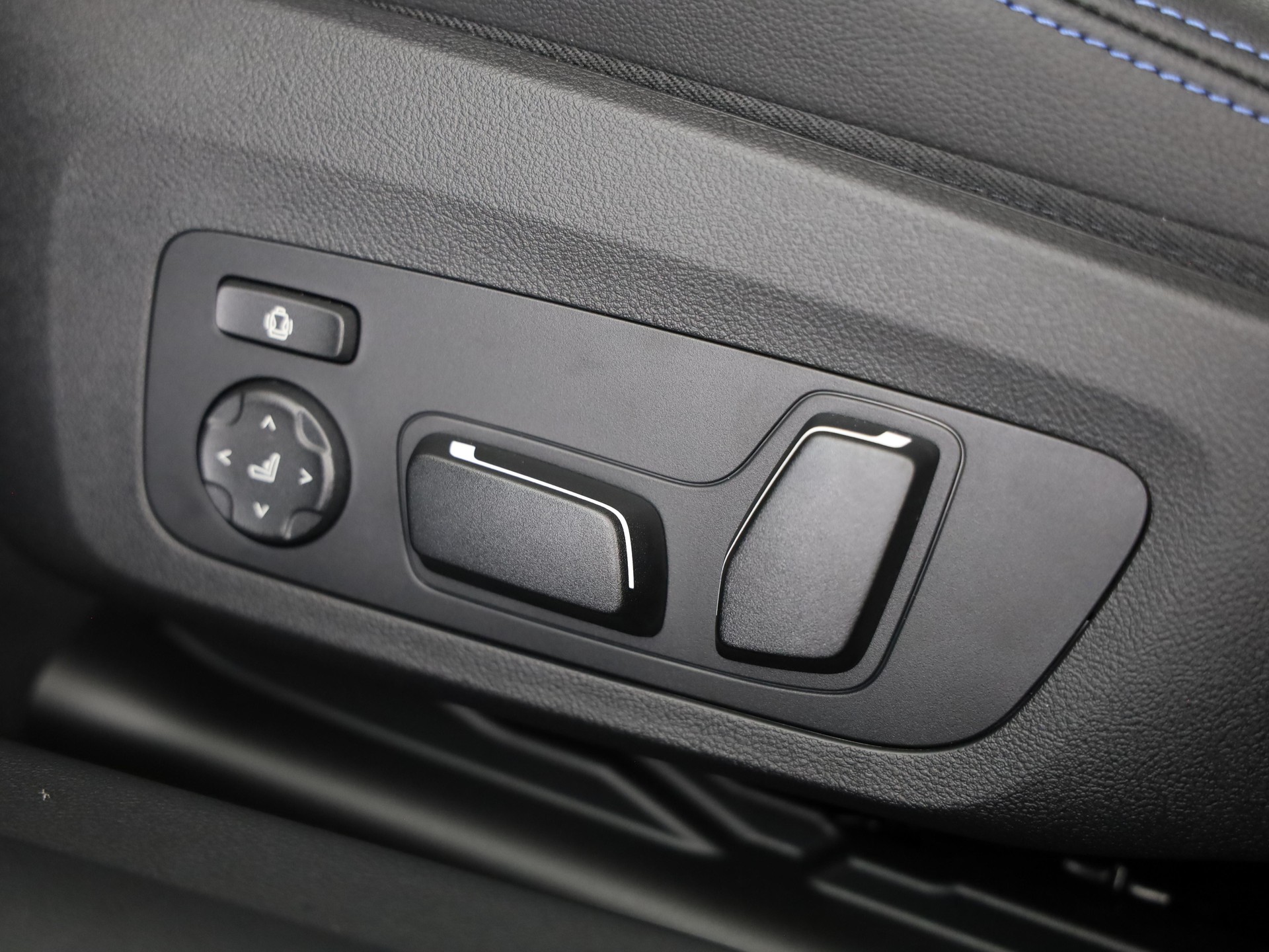 BMW i4 M60-image-13
