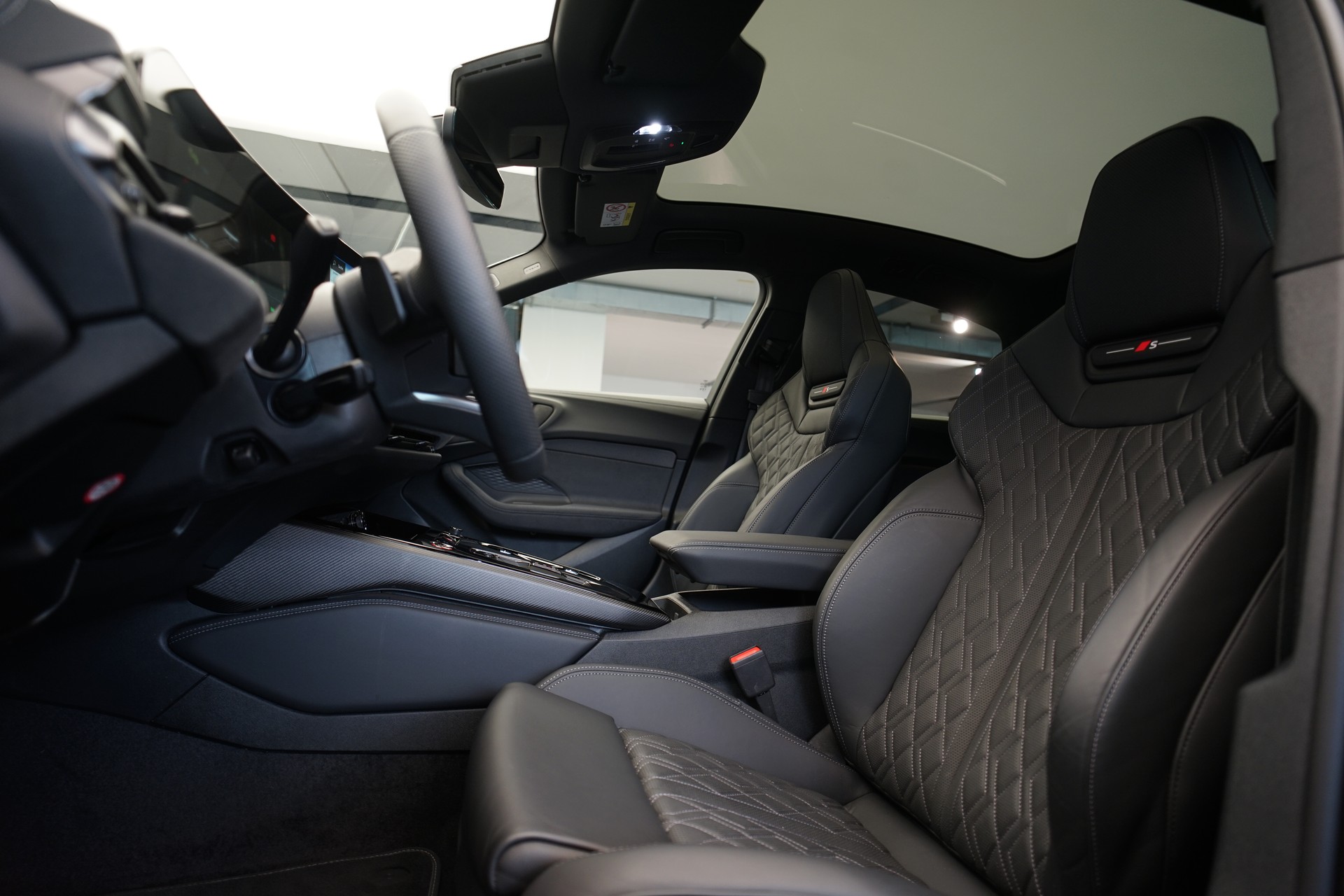 AUDI S5 Limousine TFSI quattro S tronic *Panorama* *Sportsitze* *OLED*-image-15