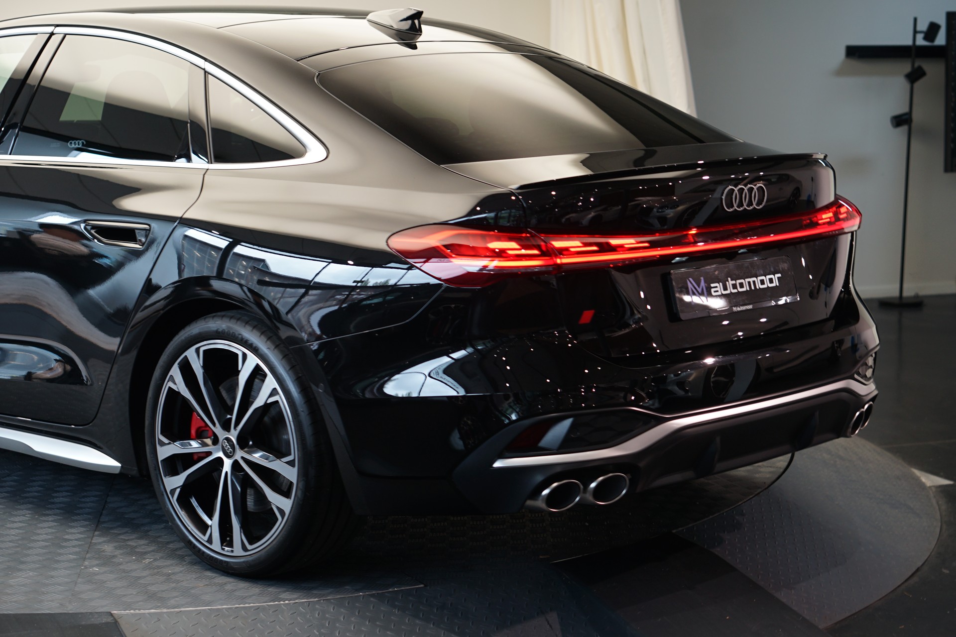 AUDI S5 Limousine TFSI quattro S tronic *Panorama* *Sportsitze* *OLED*-image-46