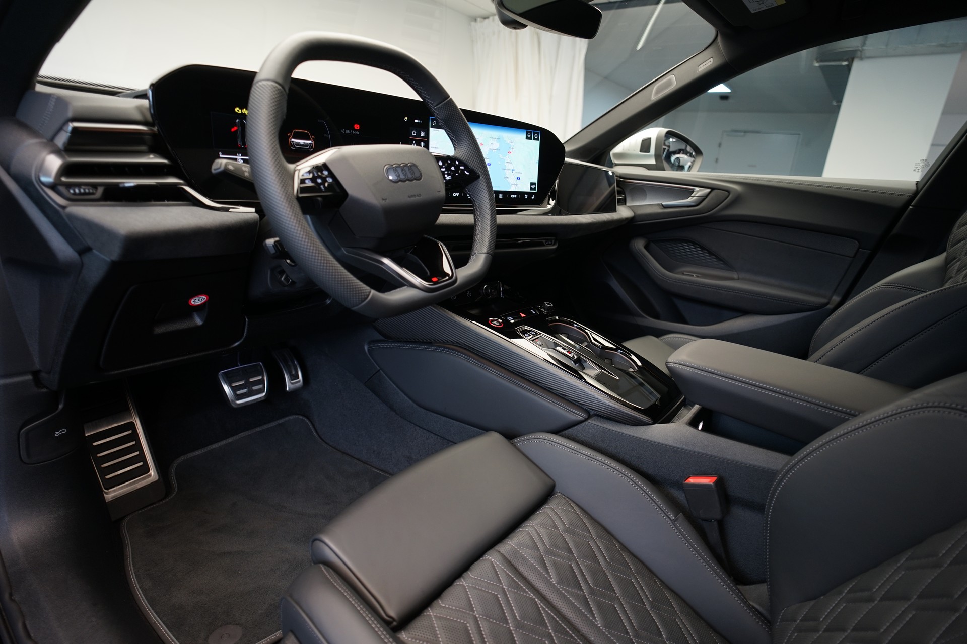 AUDI S5 Limousine TFSI quattro S tronic *Panorama* *Sportsitze* *OLED*-image-13