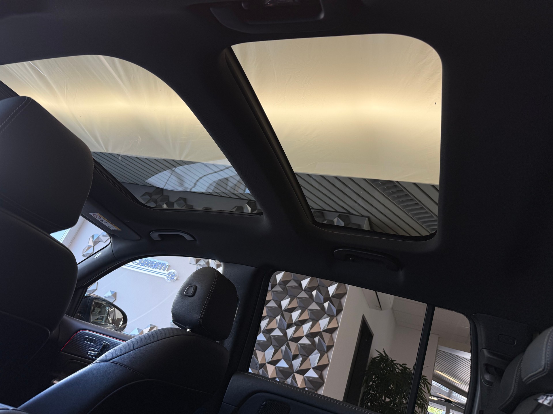 MERCEDES-BENZ EQB 350 AMG Line 4Matic | CH-Fahrzeug | SOH 96.5%-image-11