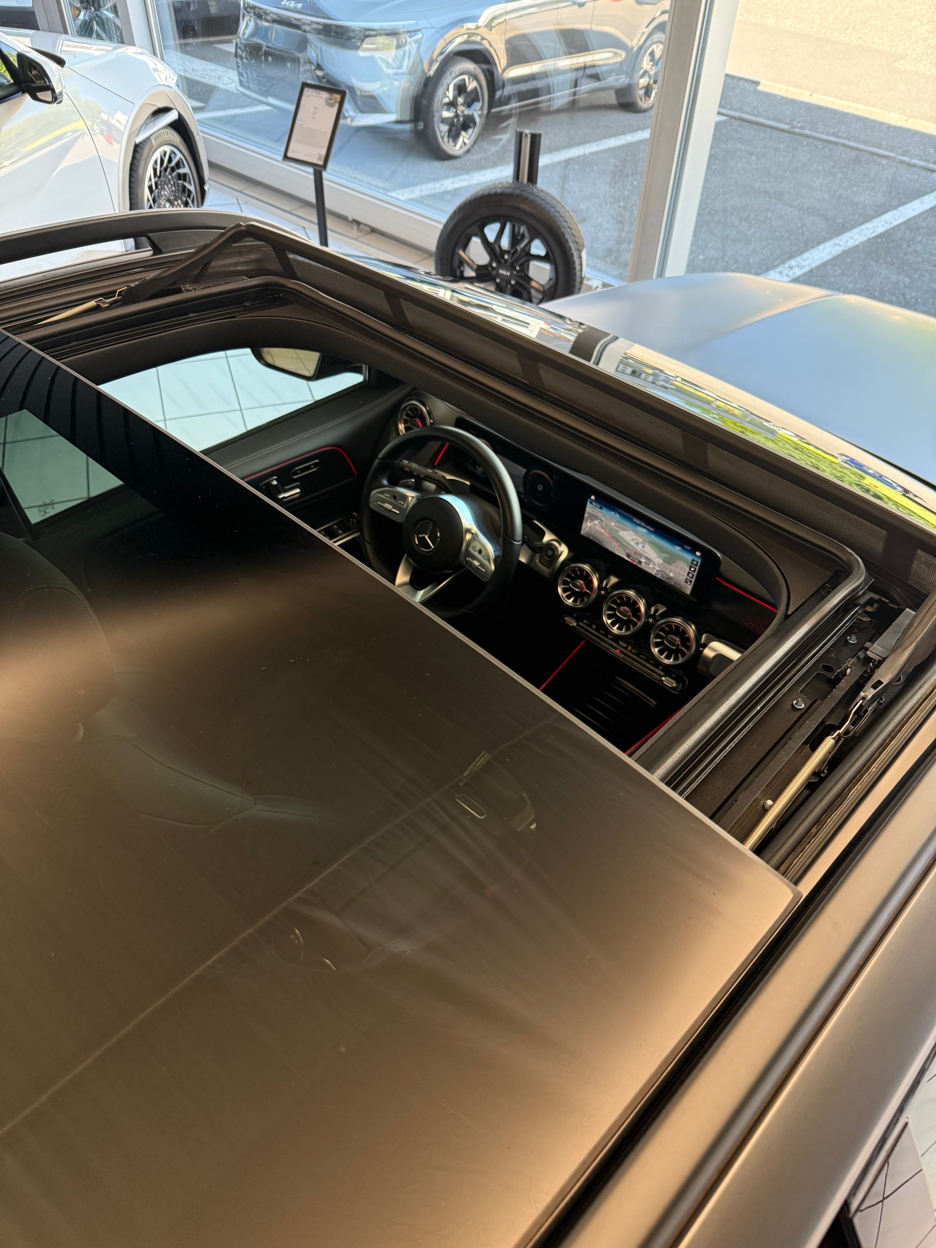 MERCEDES-BENZ EQB 350 AMG Line 4Matic | CH-Fahrzeug | SOH 96.5%-image-30