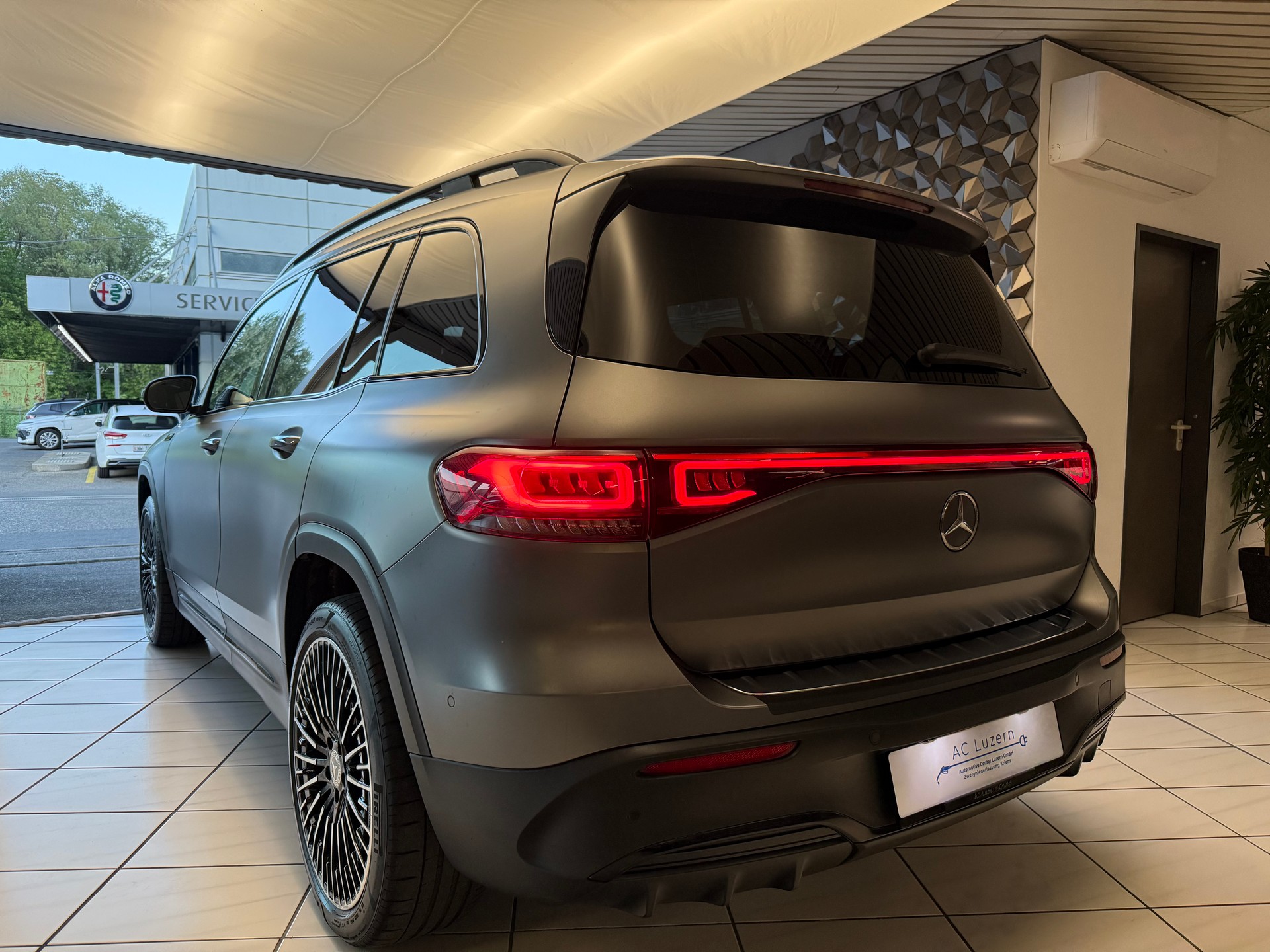 MERCEDES-BENZ EQB 350 AMG Line 4Matic | CH-Fahrzeug | SOH 96.5%-showroom-element-3