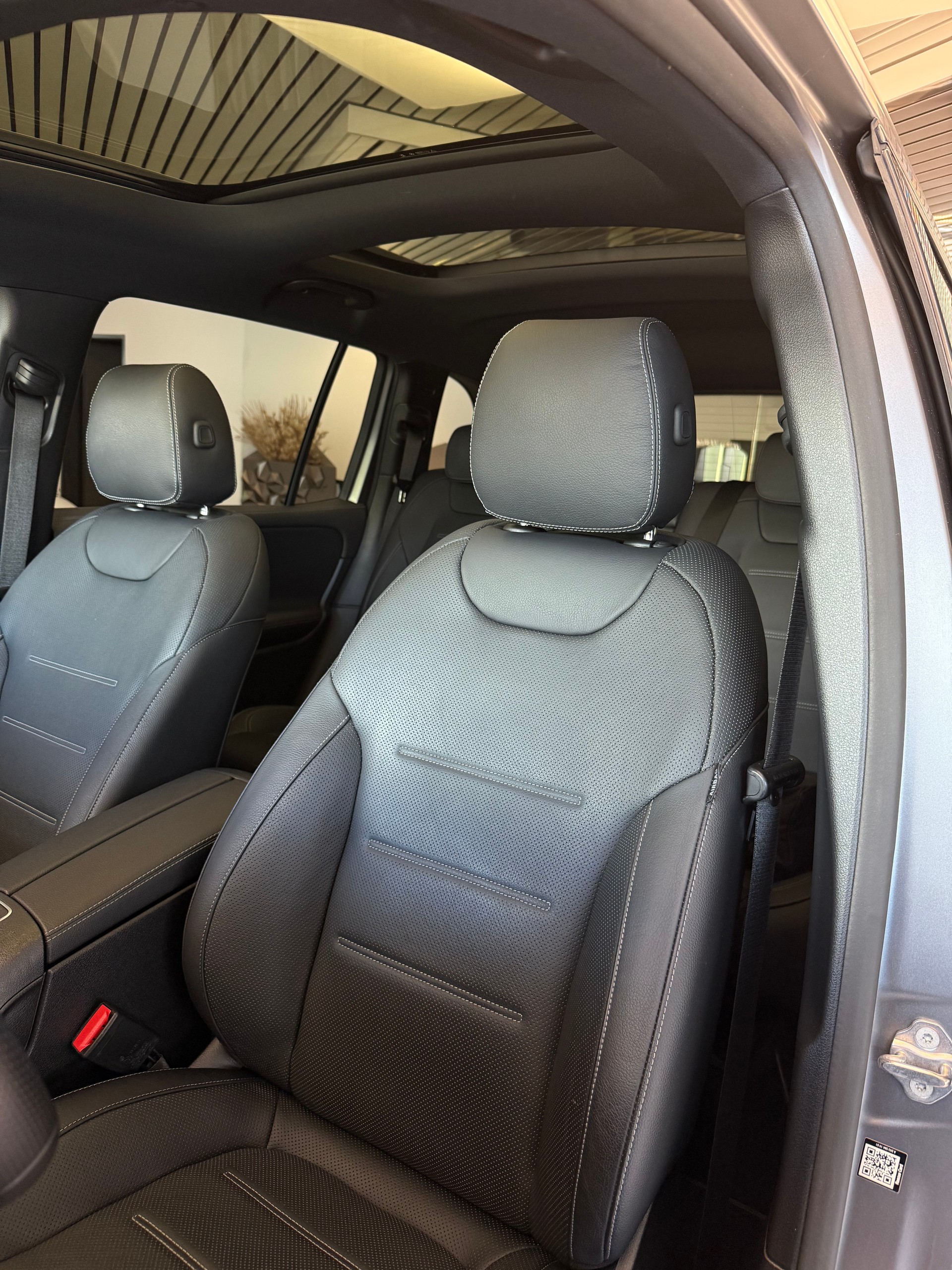 MERCEDES-BENZ EQB 350 AMG Line 4Matic | CH-Fahrzeug | SOH 96.5%-image-7