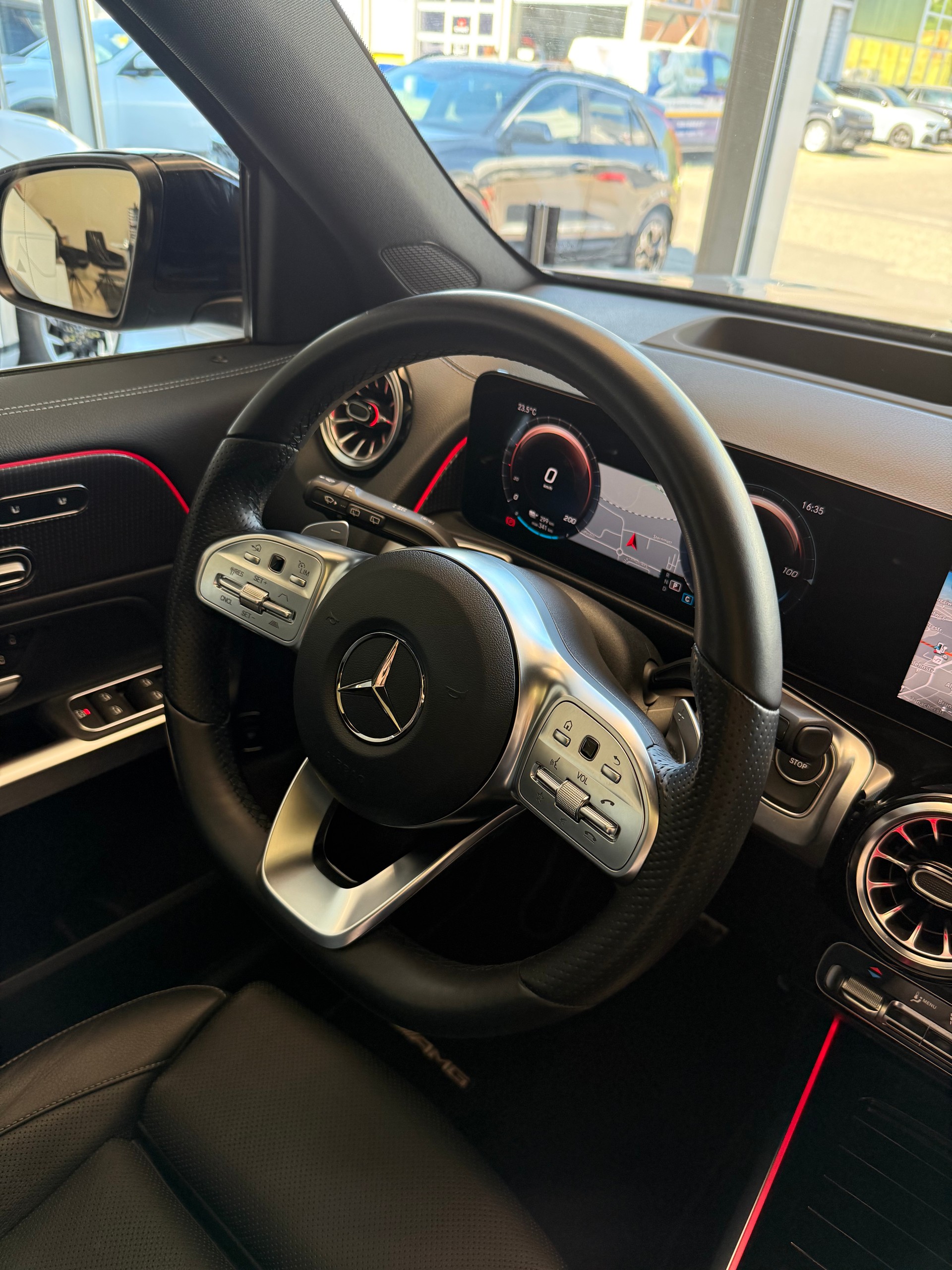 MERCEDES-BENZ EQB 350 AMG Line 4Matic | CH-Fahrzeug | SOH 96.5%-image-18