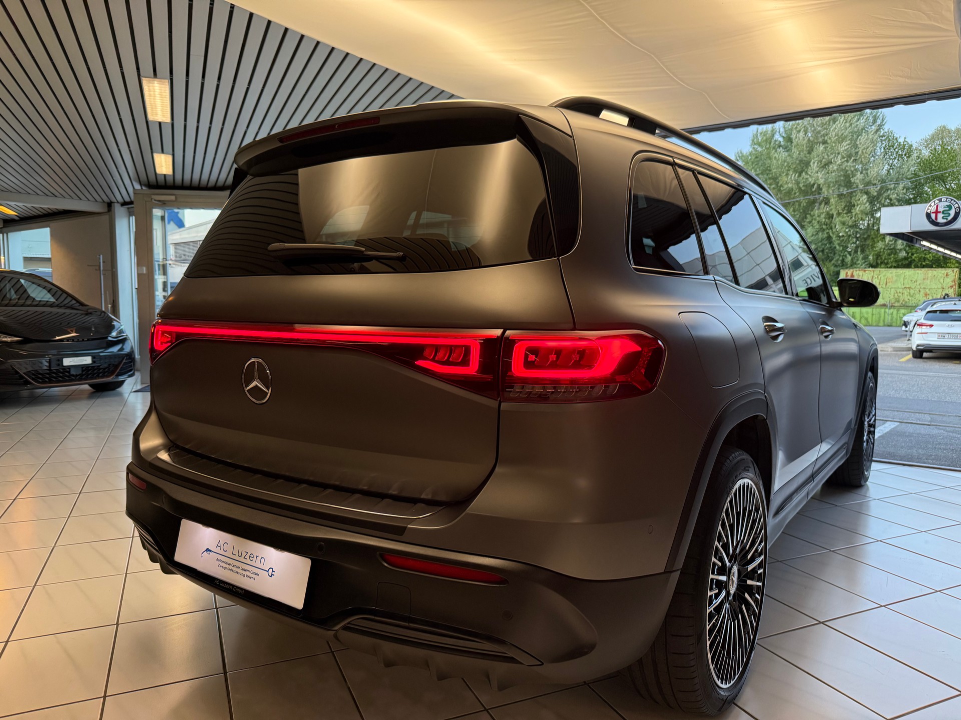 MERCEDES-BENZ EQB 350 AMG Line 4Matic | CH-Fahrzeug | SOH 96.5%-image-4