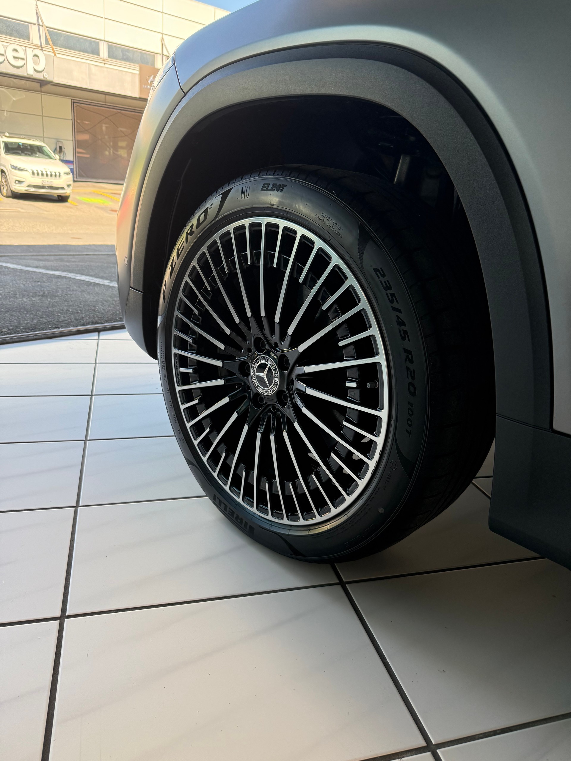 MERCEDES-BENZ EQB 350 AMG Line 4Matic | CH-Fahrzeug | SOH 96.5%-image-33