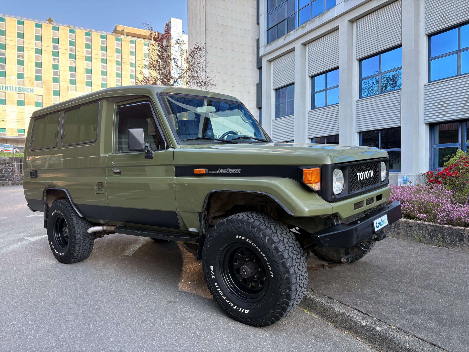TOYOTA Land Cruiser 400 Hdt Long 4.2D