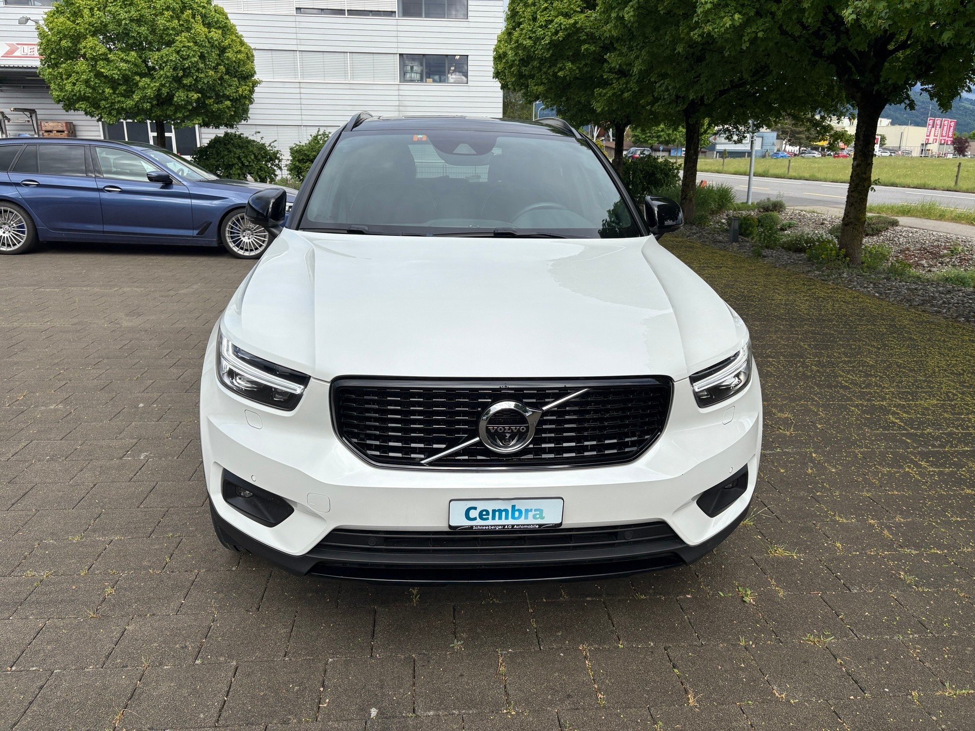 VOLVO XC40 B4 Benzin Mild Hybrid AWD R-Design Geartronic-showroom-element-2