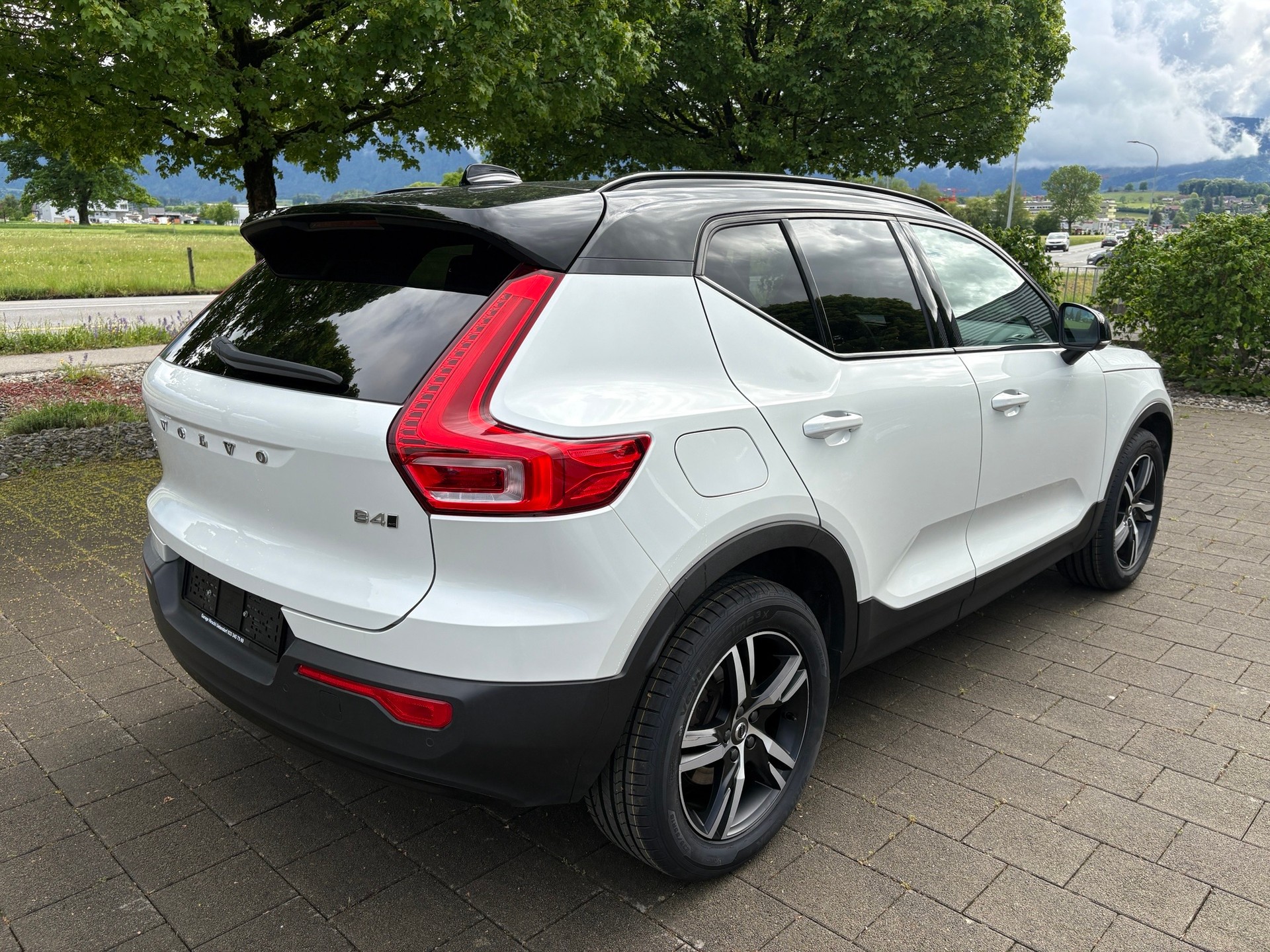 VOLVO XC40 B4 Benzin Mild Hybrid AWD R-Design Geartronic-showroom-element-3