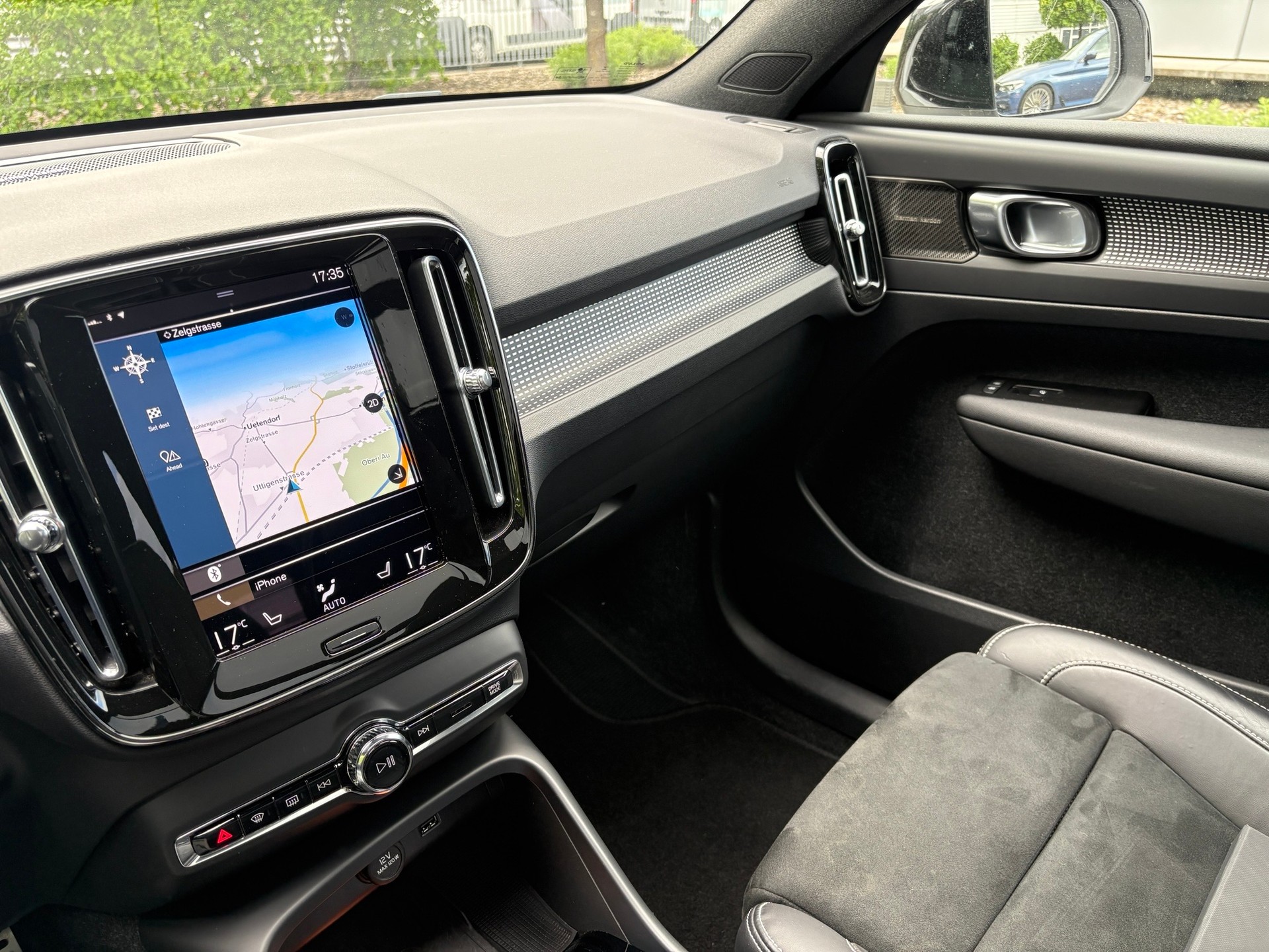 VOLVO XC40 B4 Benzin Mild Hybrid AWD R-Design Geartronic-image-9