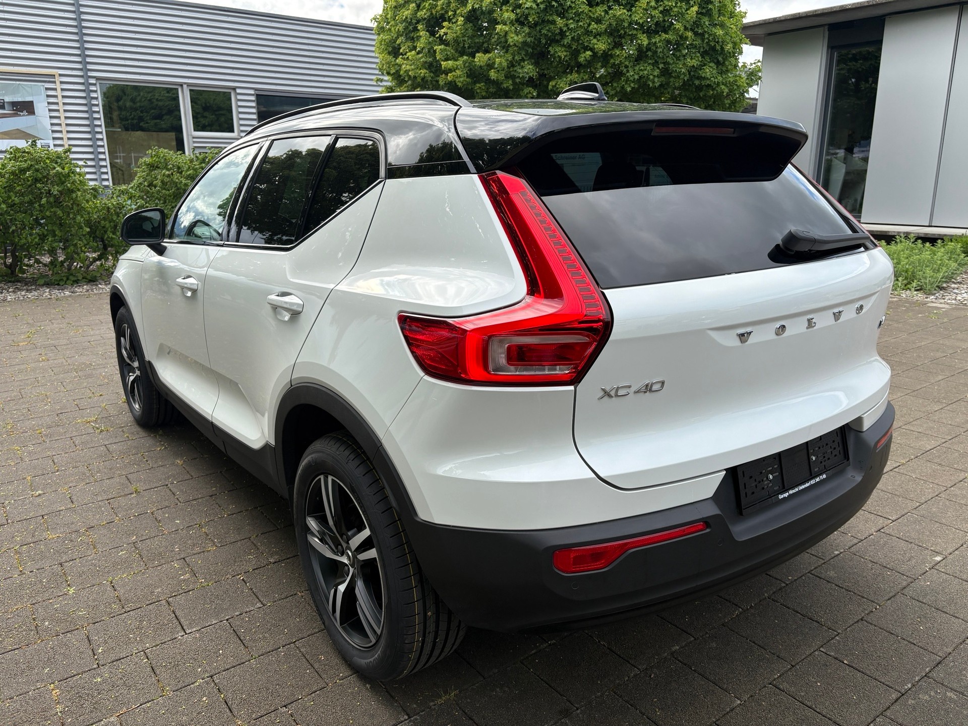 VOLVO XC40 B4 Benzin Mild Hybrid AWD R-Design Geartronic-image-4