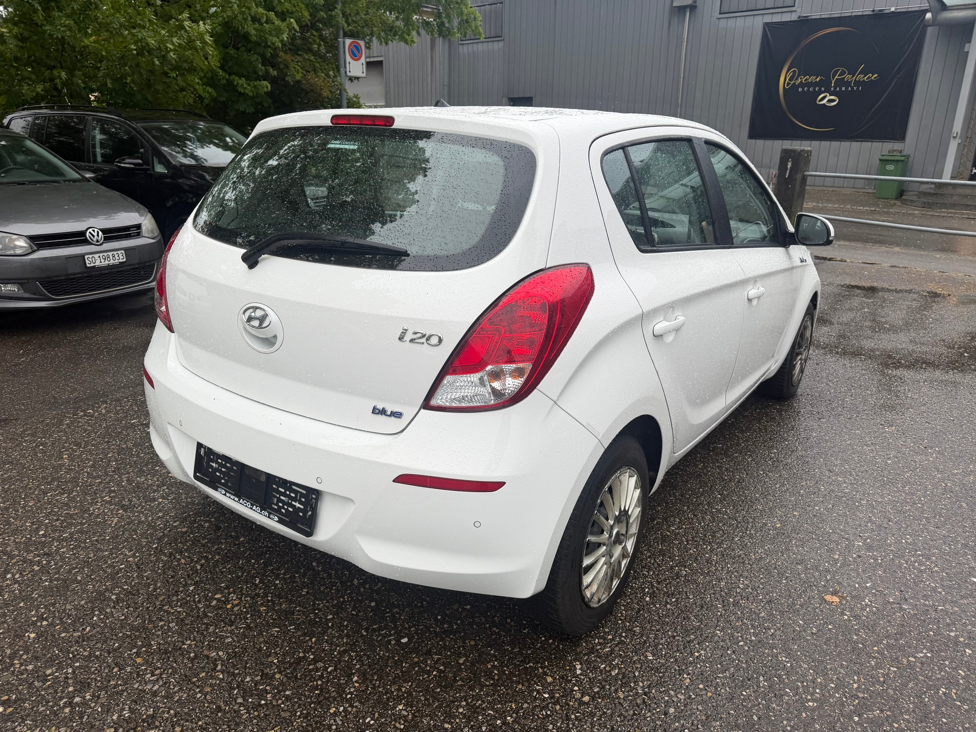 HYUNDAI i20 1.4 CRDi Premium ** Klimaanlage ** Tempomat ** PDC H ** 10x Airbag ** Ab MFK 22.10.2025-image-4