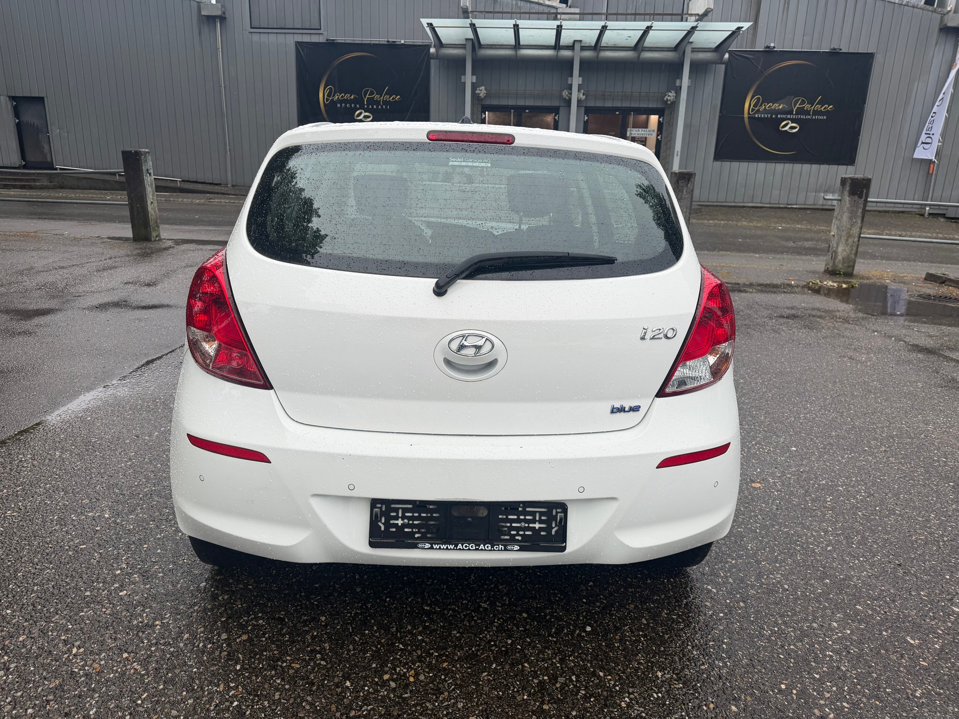 HYUNDAI i20 1.4 CRDi Premium ** Klimaanlage ** Tempomat ** PDC H ** 10x Airbag ** Ab MFK 22.10.2025-image-11