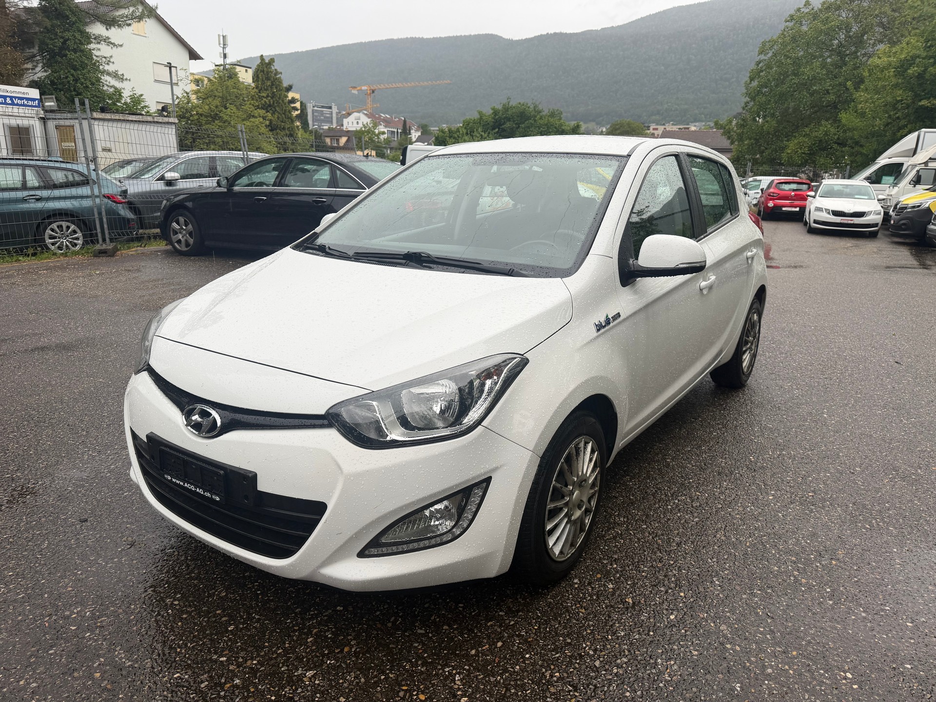 HYUNDAI i20 1.4 CRDi Premium ** Klimaanlage ** Tempomat ** PDC H ** 10x Airbag ** Ab MFK 22.10.2025