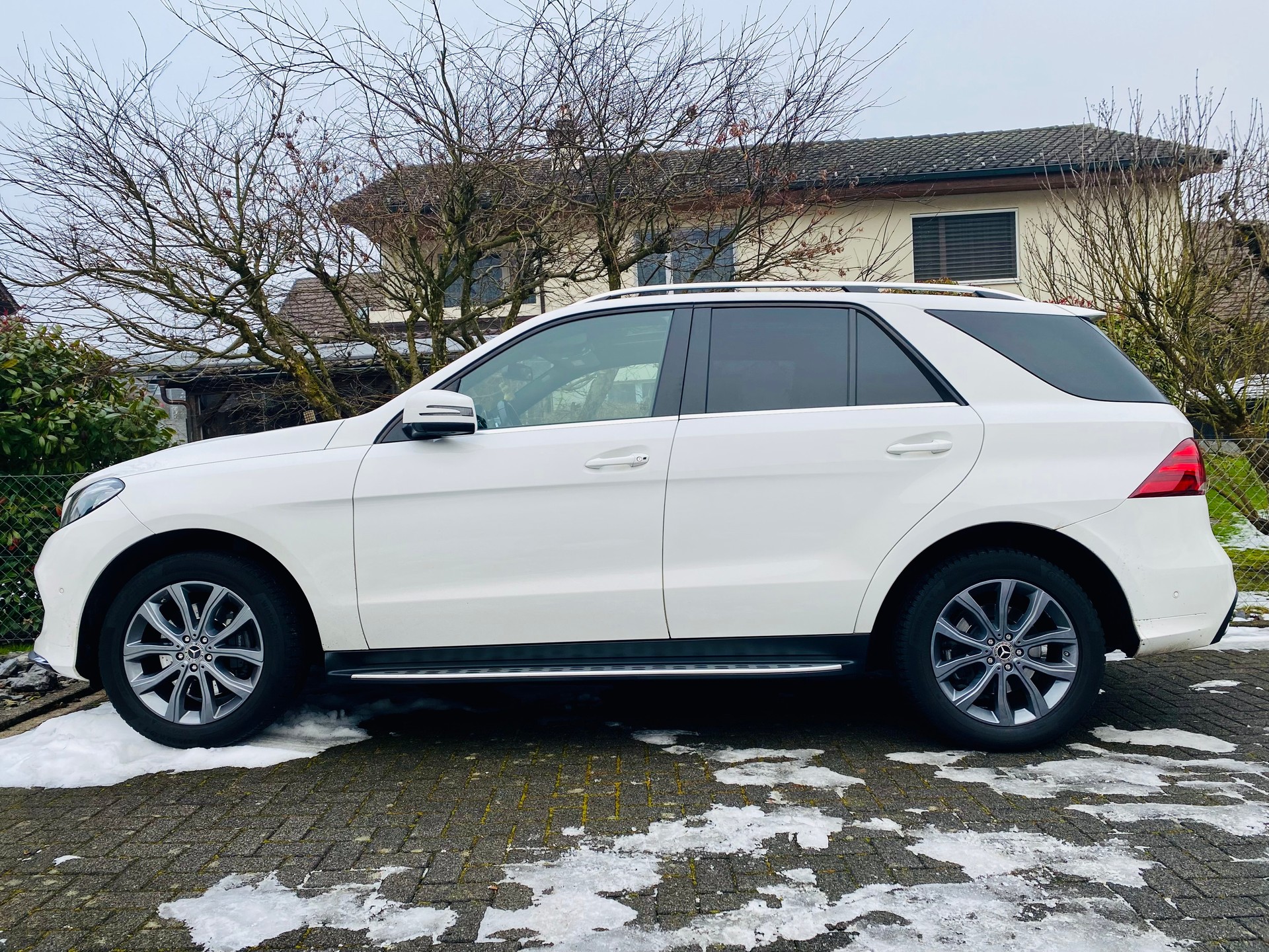 MERCEDES-BENZ GLE 350 d Executive-image-13