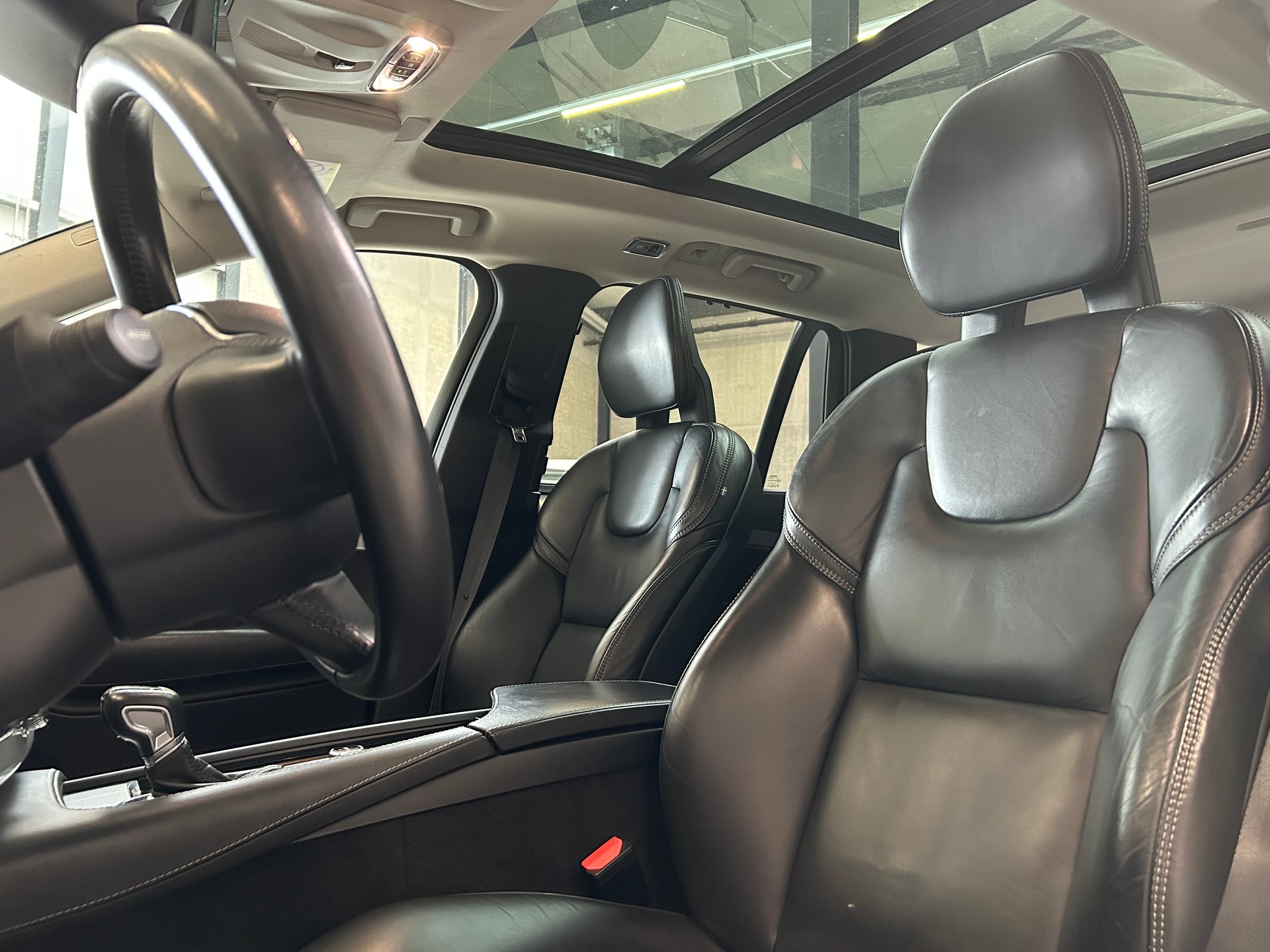 VOLVO XC90 D5 AWD Momentum Geartronic-image-8