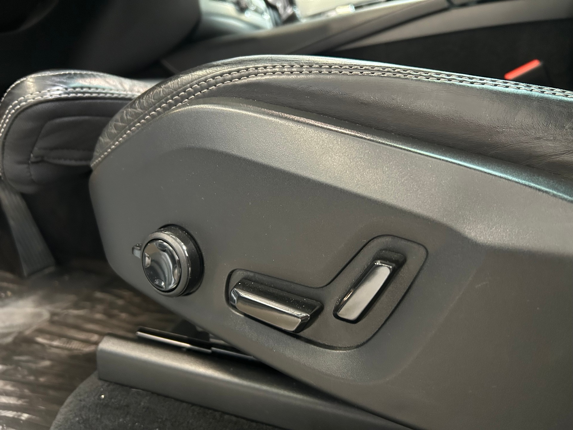 VOLVO XC90 D5 AWD Momentum Geartronic-image-14
