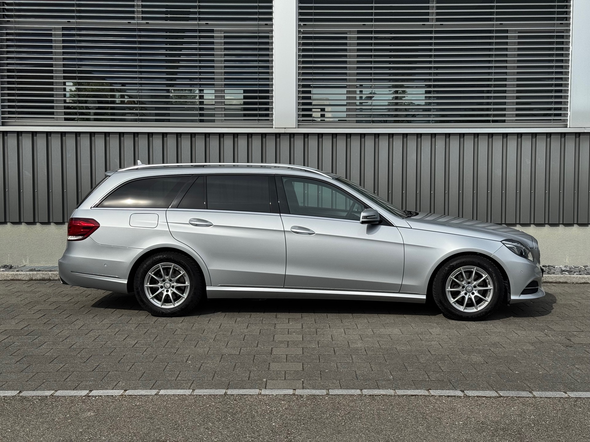 MERCEDES-BENZ E 200 CDI BlueTec-image-2