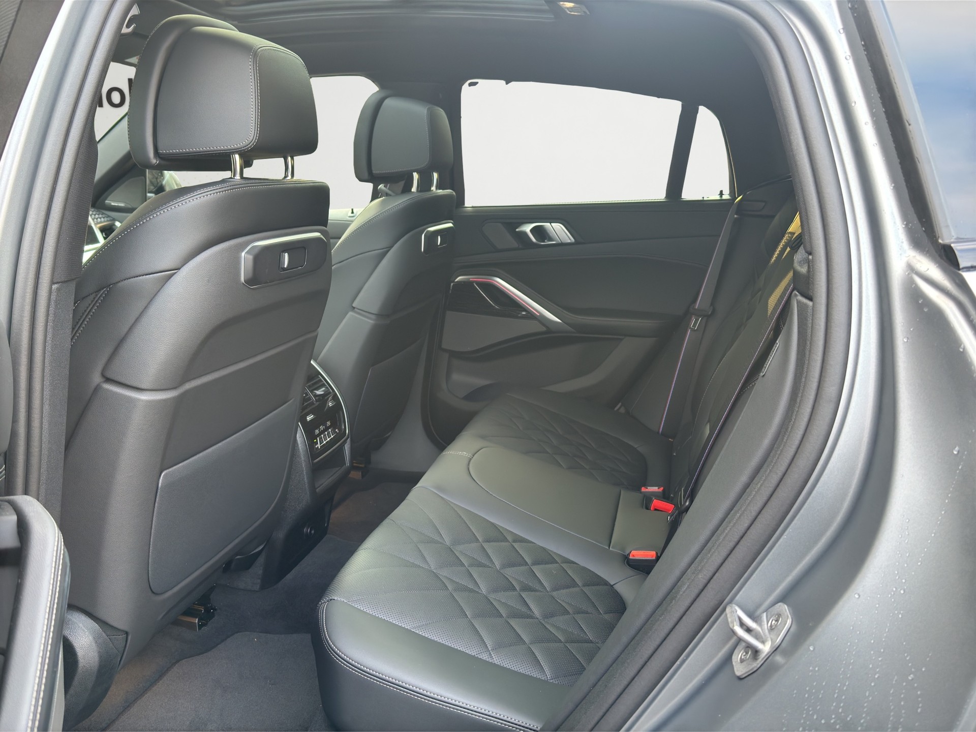 BMW X6 xDrive 48V M60i M Sport Pro (CH) INDIVIDUAL FACELIFT-image-13