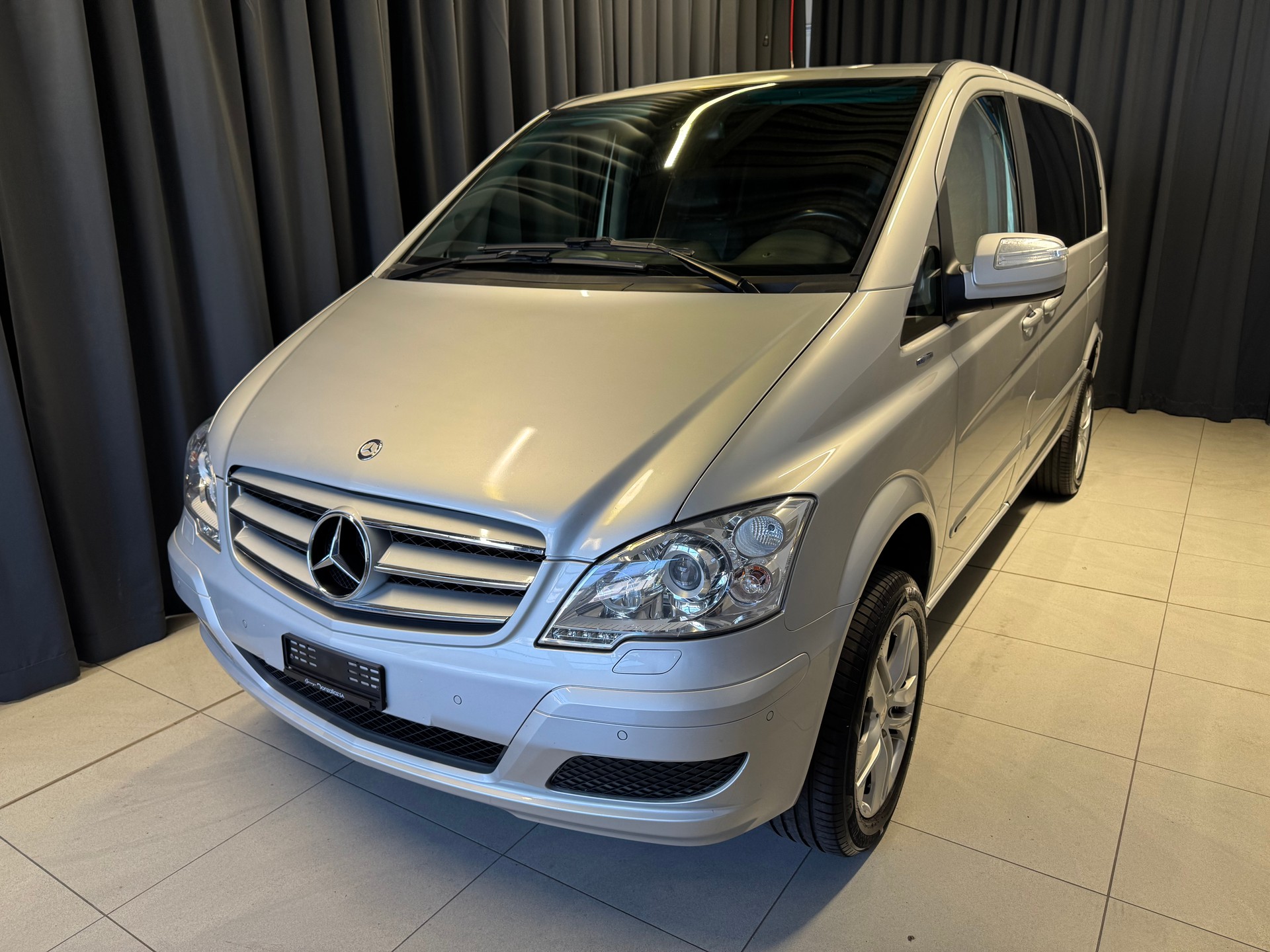 MERCEDES-BENZ Viano 2.2 CDI Blue Eff. Ambiente Ed. L 4Matic A(M)(6)-showroom-element-2