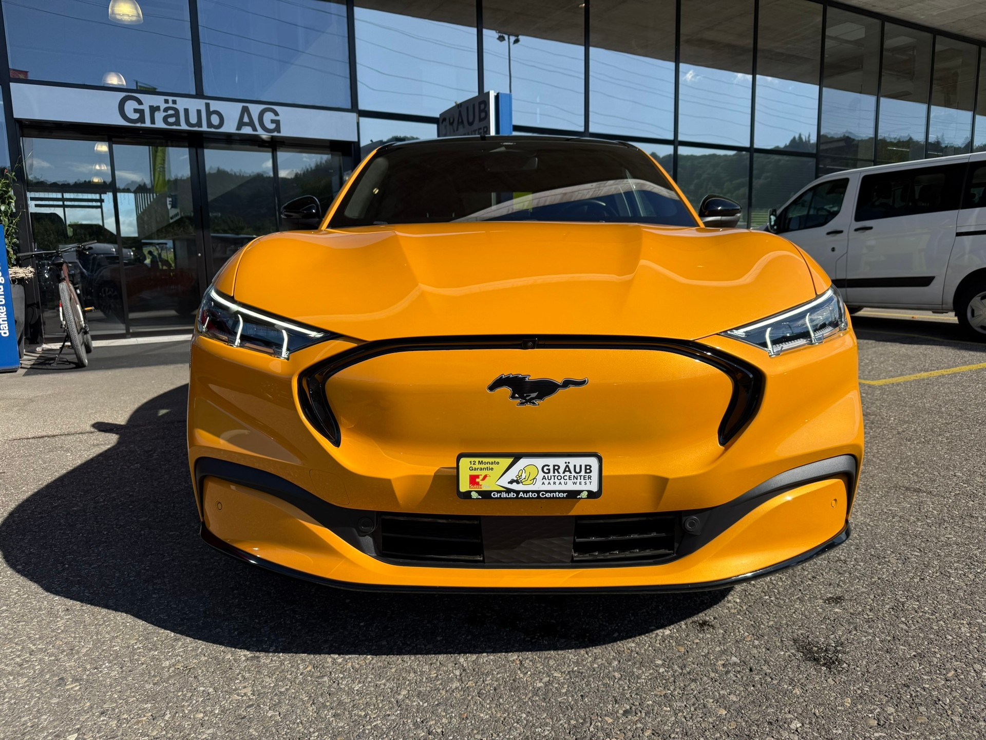 FORD Mustang MACH-E Premium AWD 88 kWh-showroom-element-1