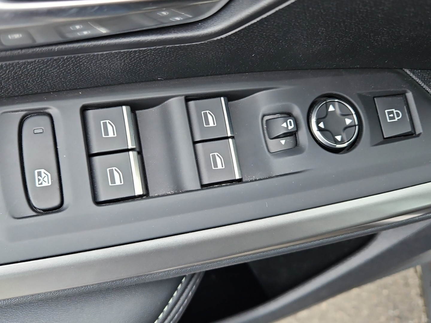 PEUGEOT 3008 145 e-DCS GT-image-11