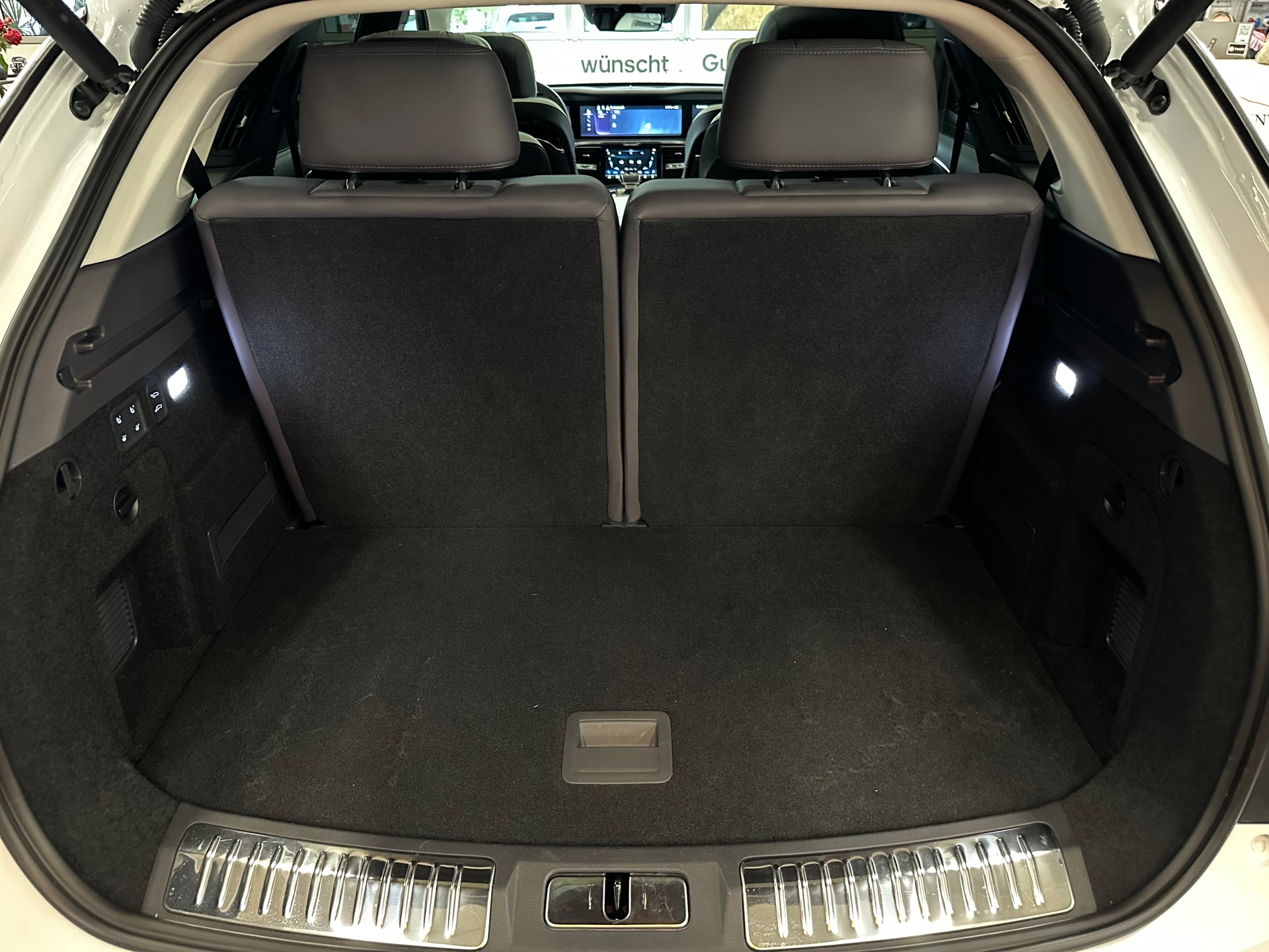 HONGQI E-HS9 Exclusive+ 120 kWh-image-24