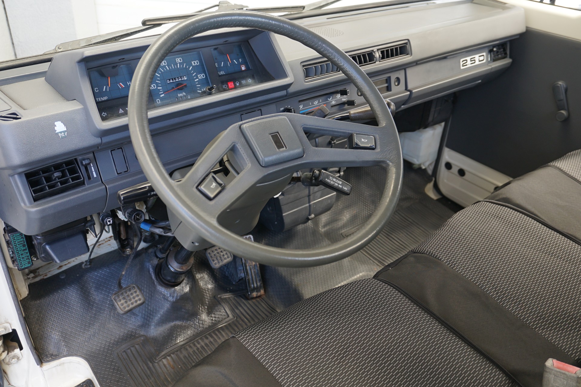 MITSUBISHI L 300 2.5D mit Alubrücke und 970kg Nutzlast!!-image-15