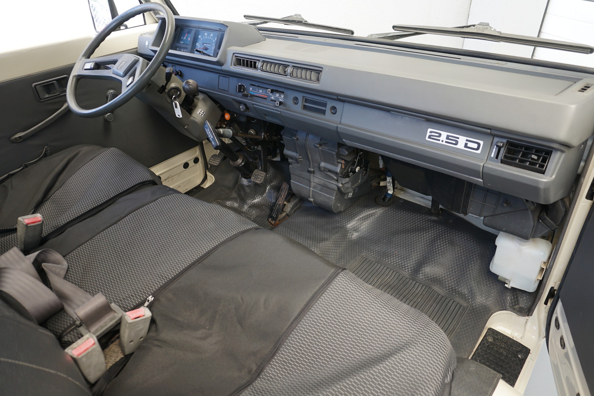 MITSUBISHI L 300 2.5D mit Alubrücke und 970kg Nutzlast!!-image-16